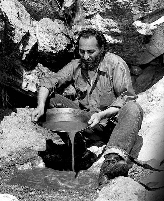 Mengenal AsalUsul Rivets Jeans Lebih Dalam! Darahkubiru